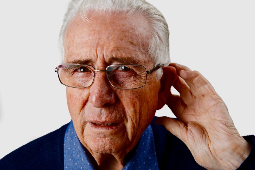 Ältere Menschen, die gleichzeitig sowohl beim Hören als auch beim Sehen beeinträchtigt sind, haben ein erhöhtes Demenzrisiko