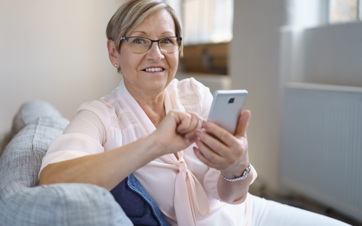 Die Demenz-App hält viele Tipps für den Umgang mit Menschen mit Demenz bereit und liefert auch hilfreiche für daheim und in der Pflegeeinrichtung. Ideen für