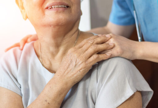 Die palliative Versorgung von Menschen mit Demenz widmet sich verschiedenen spezifischen Fragestellungen.