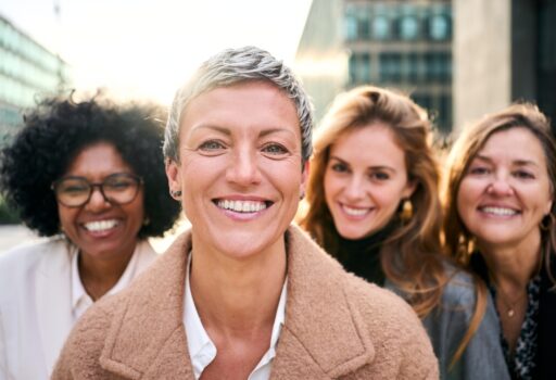 Prof. Dr. med. Petra Stute ist Leiterin der Gynäkologischen Endokrinologie und des Menopausenzentrums an der Universitätsklinik für Frauenheilkunde in Bern. Zudem ist sie dort stellvertretende Chefärztin der Abteilung für Gynäkologische Endokrinologie und Reproduktionsmedizin. Im kommenden Webinar wird sie den grundlegenden Zusammenhang zwischen Hormonen und kognitiver Gesundheit darstellen.