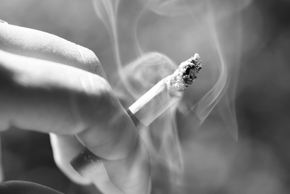 Luftverschmutzung ist ein zentrales Gesundheitsrisiko, das durch den Klimawandel verstärkt wird. Hauptverantwortlich für die Belastung sind Stickstoffdioxid, eine chemische Verbindung, und Feinstaub, wobei Stickstoffdioxid ein höheres Demenzrisiko darstellt.