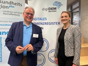 Bayerns Gesundheitsministerin Judith Gerlach beim Demenz-Screeningtag in Hösbach