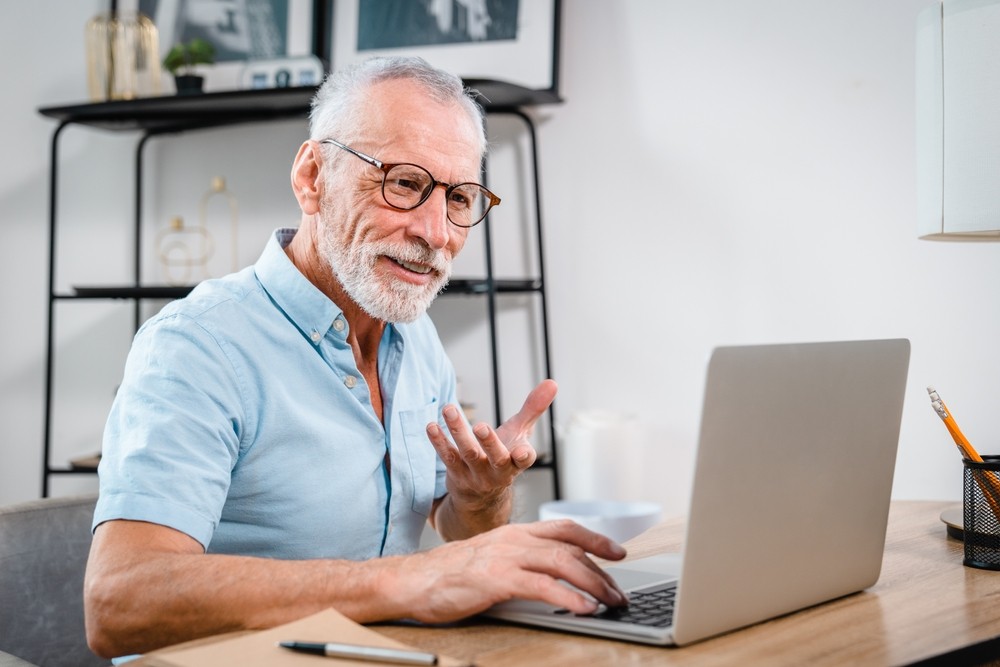 Zunehmend sind technologiegestützte, häusliche Maßnahmen eine Möglichkeit, um die Gesundheit zu fördern, emotionale Unterstützung zu bieten und pflegende Angehörige zu schulen.