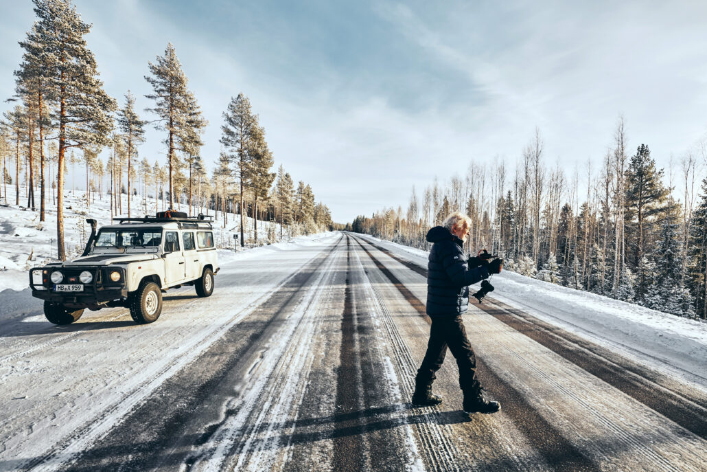 Vater und Sohn sind in einem Geländewagen 2500 Kilometer durch Eis und Schnee bis an den Polarkreis gefahren.