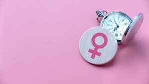 Frühzeitig oder spät: Wie beeinflusst der Zeitpunkt der Menopause das Demenzrisiko?