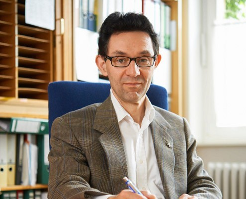 <br>Prof. Dr. med. <br>Elmar Gräßel<br><br>„/></div><div class=